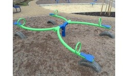 Double Seesaw Inter-Play Crab