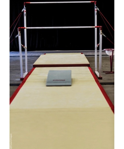 SET OF LANDING MATS FOR COMPETITION ASYMMETRIC BARS - 28 m²